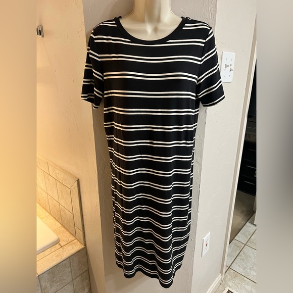 Loft stretch T shirt dress. Never worn. Length from neckline 33.5 in. - Picture 1 of 4